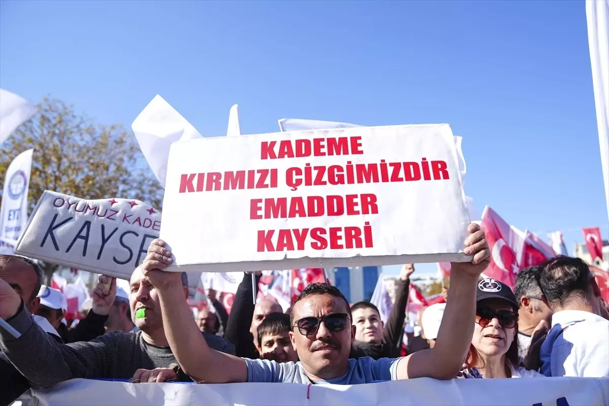 Kartal\'da Kademeli Emeklilik Mitingi