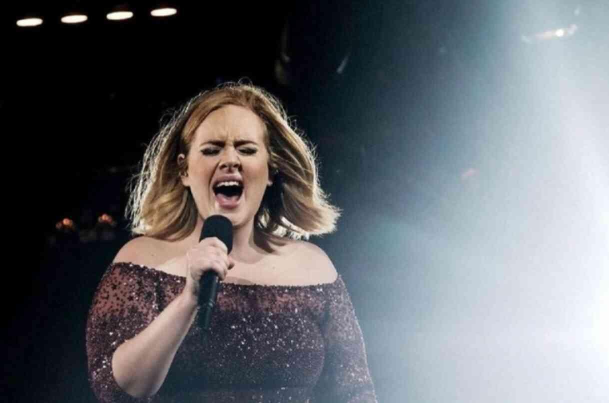 Adele'den hayranlarını üzen haber: Kulağım sağır kaldı