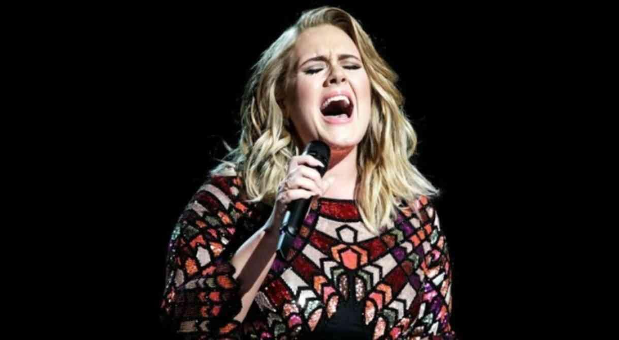 Adele'den hayranlarını üzen haber: Kulağım sağır kaldı