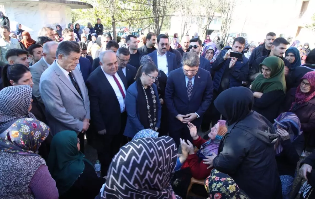 Bakan Tunç, Madenci Cenazesine Katıldı