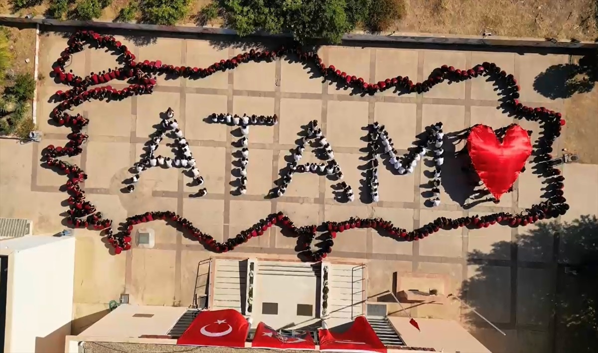 Bodrum\'da Öğrencilerden Cumhuriyet Bayramı Koreografisi