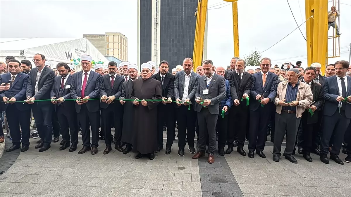 Darul Erkam Cami\'nin Yeni Binası Açıldı