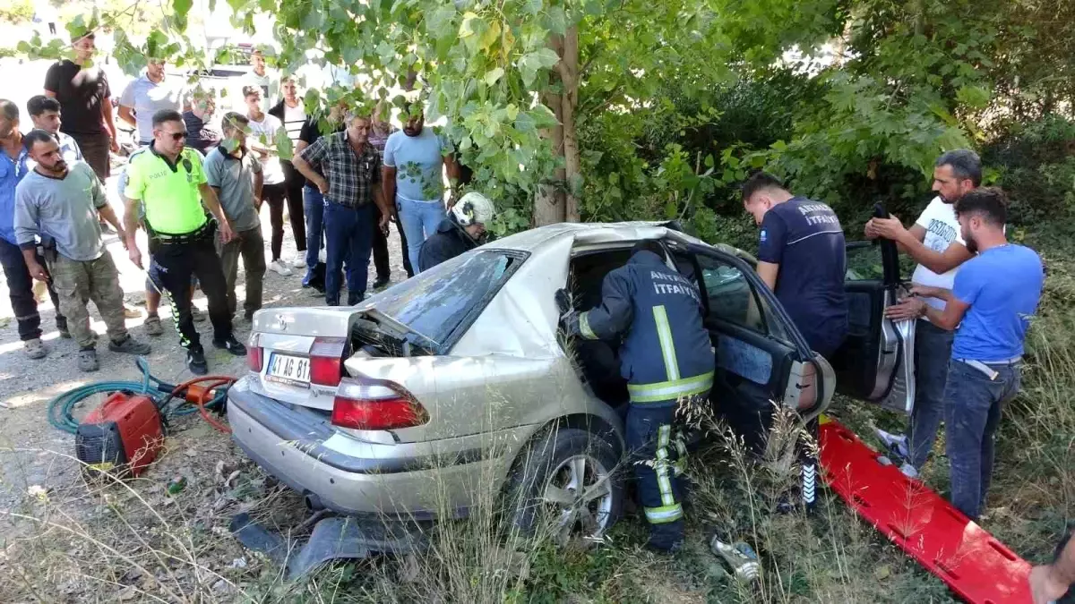 Antalya\'da Trafik Kazası: 1 Ölü, 1 Yaralı