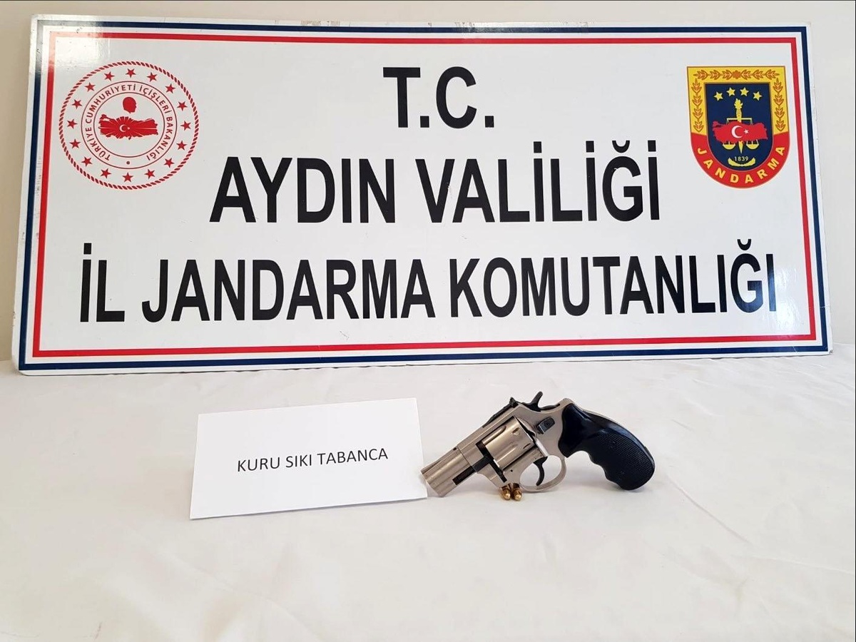 Aydın\'da 10 Şüpheli Silah Kaçakçılığıyla Yakalandı