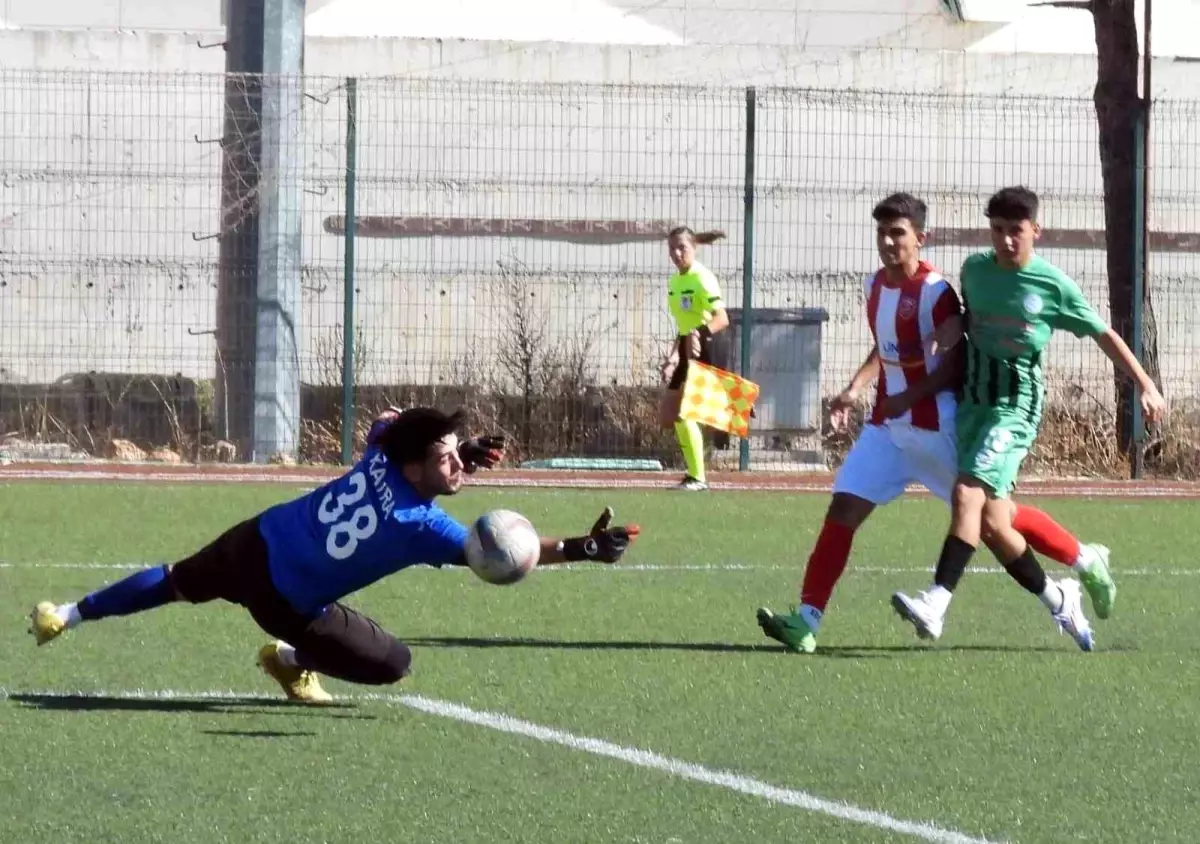 Kepez Belediyespor U18 Takımı Namağlup Liderliğini Sürdürüyor