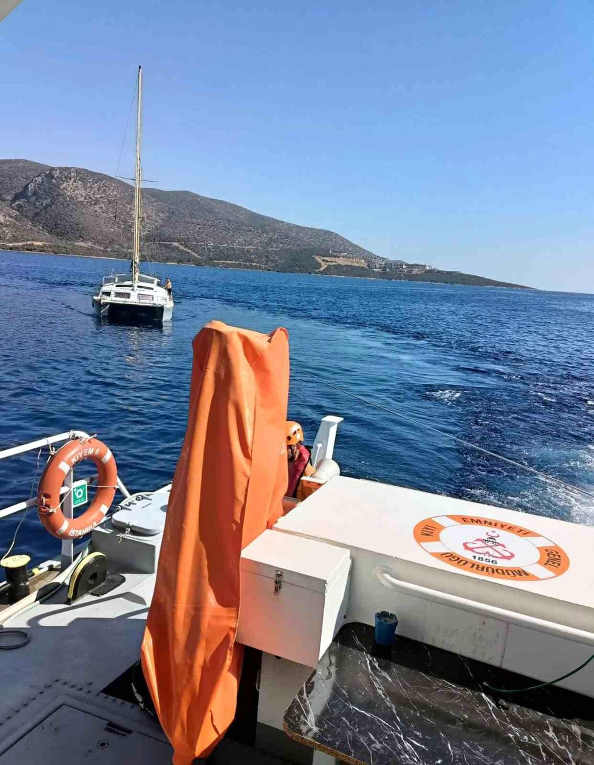Bodrum\'da Katamaran Tekneye Yardım