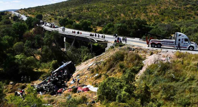 Meksika'da Otobüs Kazası: 24 Ölü, 5 Yaralı