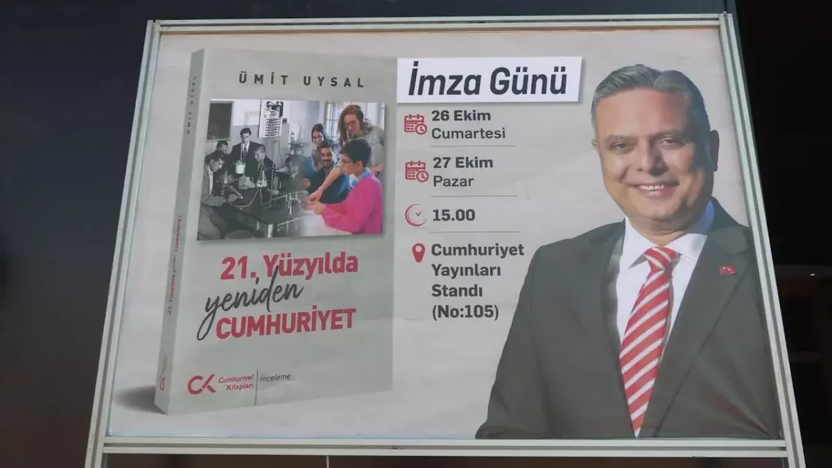 Ümit Uysal, \'21. Yüzyılda Yeniden Cumhuriyet\' Kitabının İmza Gününü Düzenledi