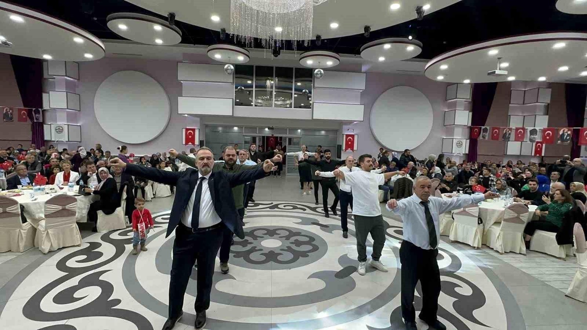 Mübadiller Cumhuriyet Bayramı\'nı Coşkuyla Kutladı
