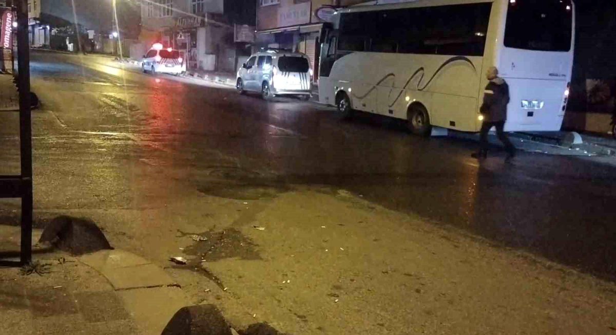 Sultanbeyli\'de Silahlı Kavga: 2 Yaralı