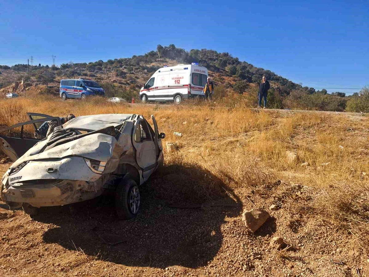 Adıyaman\'da Takla Atan Araçta 3 Yaralı