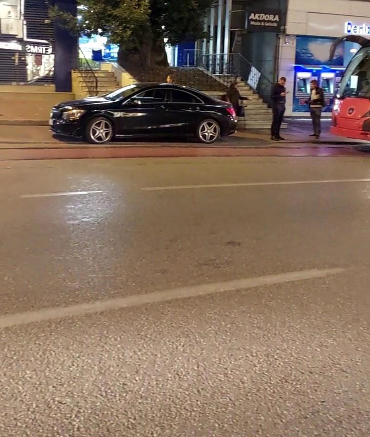 Bursa\'da Tramvay Hattında Araç Krizi
