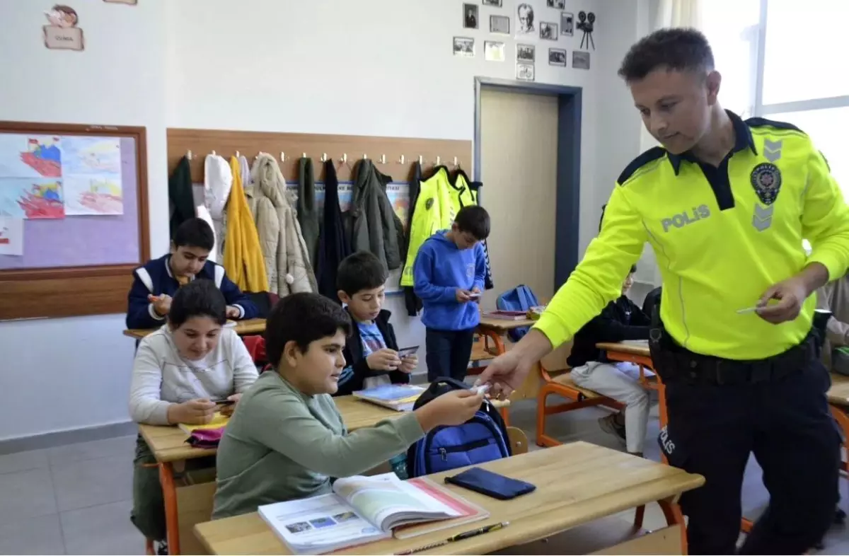 Tut ilçesinde öğrencilere trafik eğitimi verildi