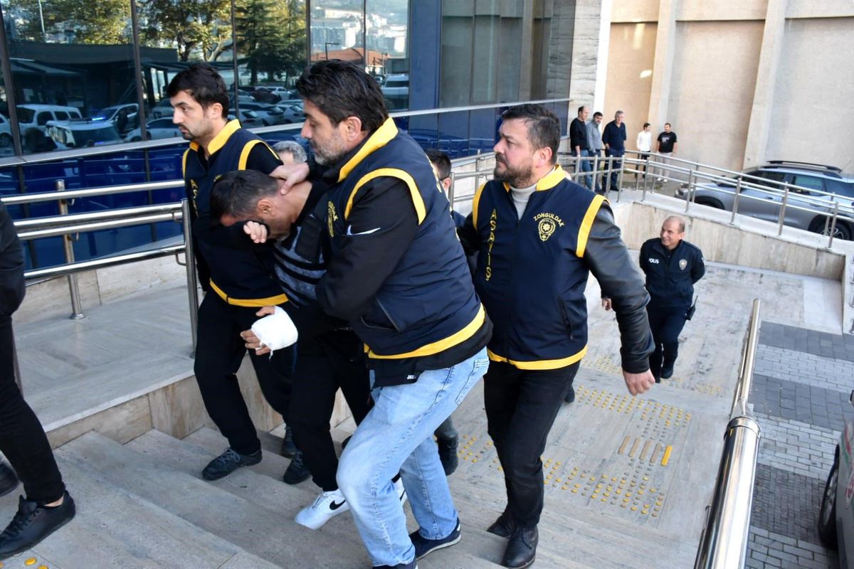 Zonguldak\'ta Bıçaklı Cinayet: Zanlı Tutuklandı