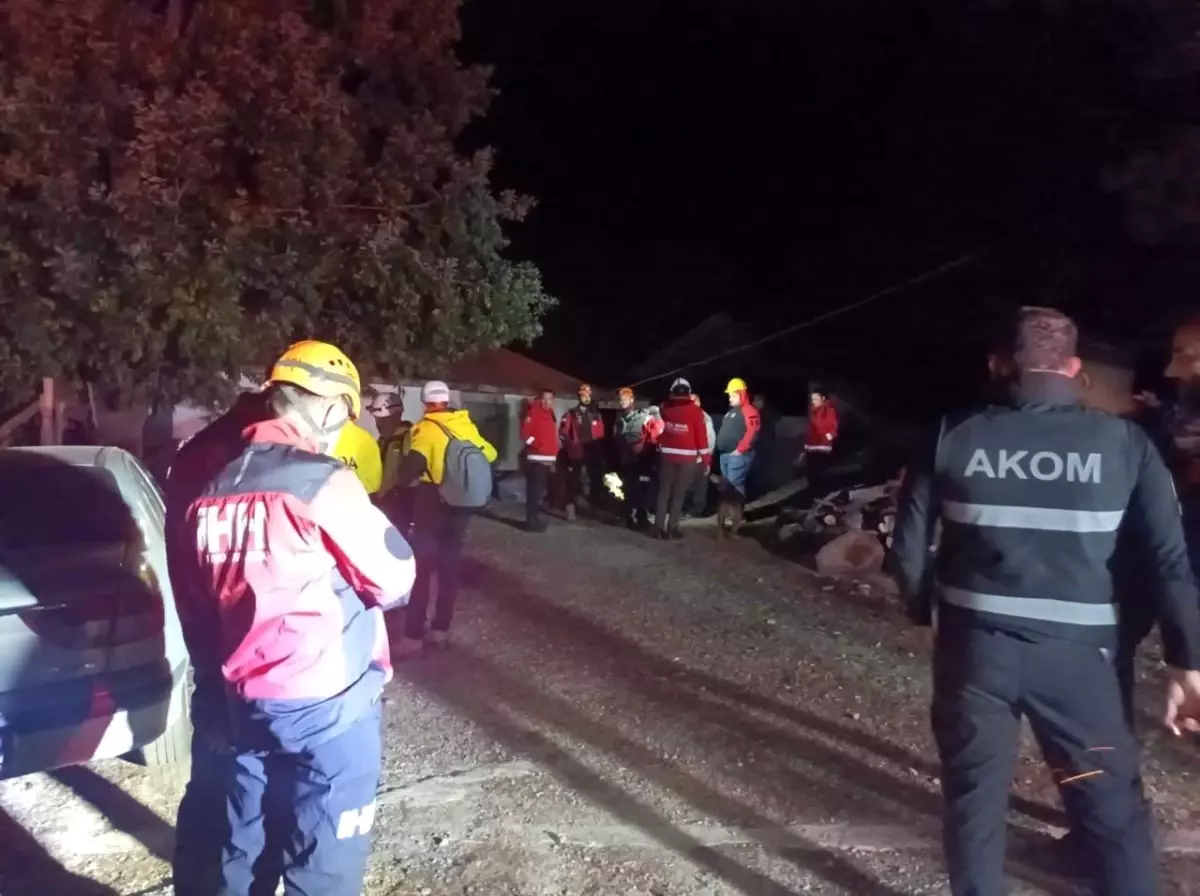 Adana\'nın Kozan İlçesinde 5 Büyüklüğünde Deprem: 6 Evde Hasar Tespit Edildi