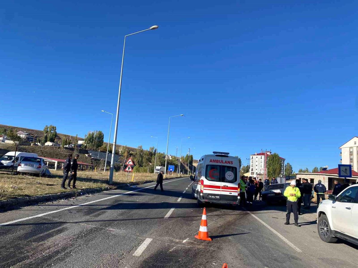 Ağrı\'da Trafik Kazası: 3 Yaralı