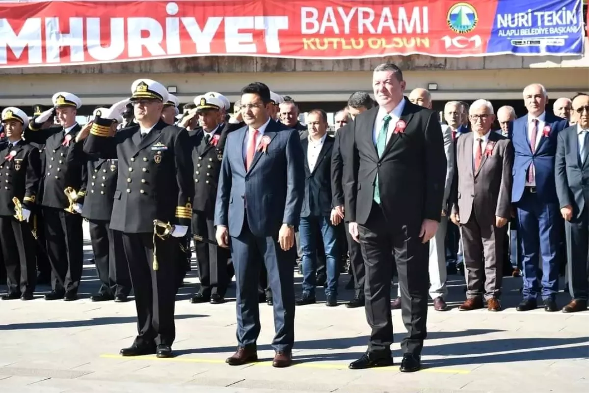 Alaplı\'da 29 Ekim Cumhuriyet Bayramı Çelenk Sunma Töreni Düzenlendi