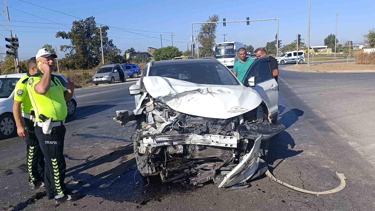 Manavgat\'ta Trafik Kazası: 9 Yaralı