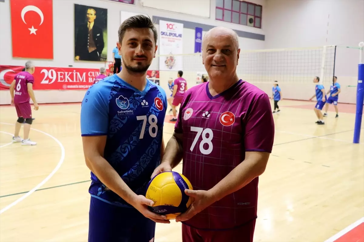 Baba-Oğul Voleybol Mücadelesi