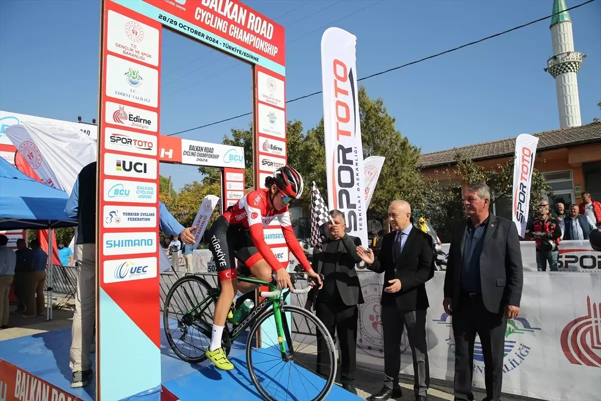 Balkan Yol Bisikleti Şampiyonası Edirne\'de Başladı