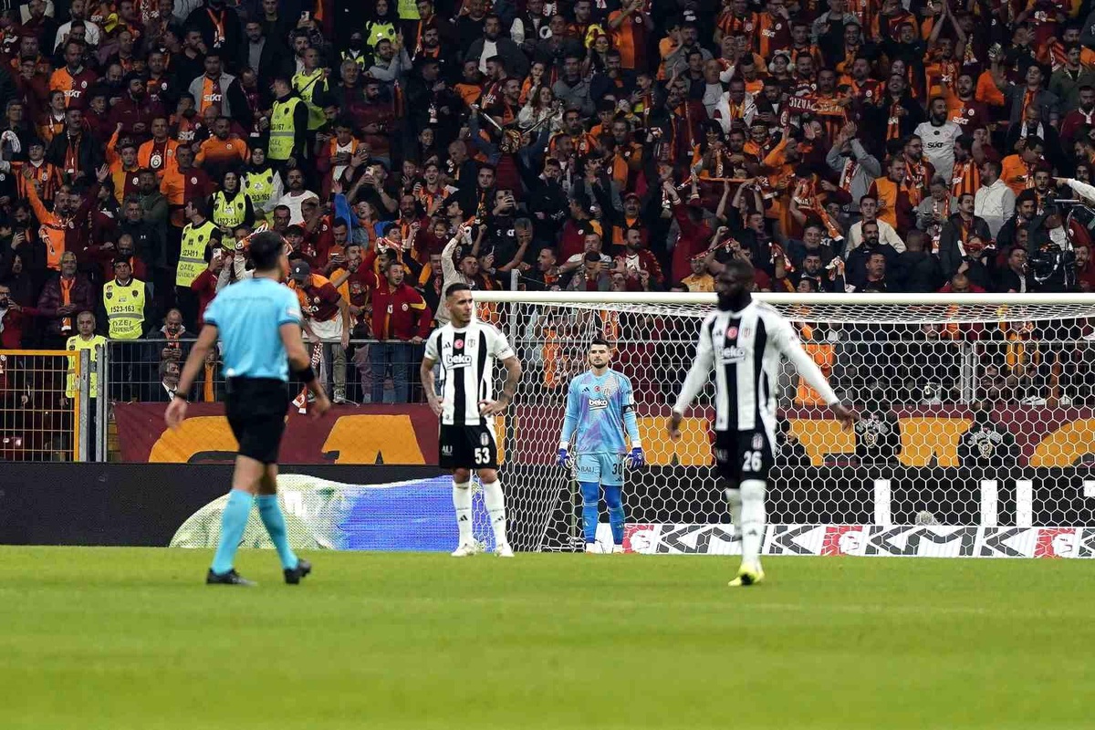 Beşiktaş\'ın Galatasaray\'a Mağlup Olma Serisi Devam Ediyor