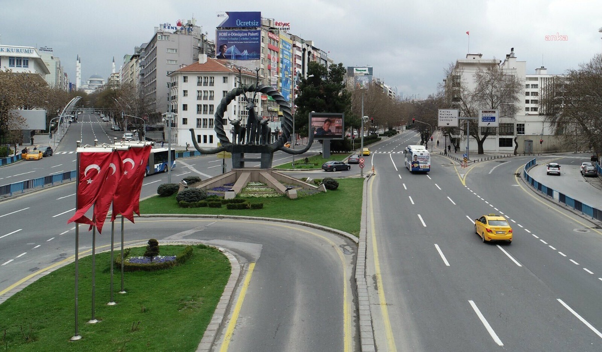 Cumhuriyet Bayramı Kutlamaları Dolayısıyla Yarın Ankara\'da Bazı Yollar Trafiğe Kapatılacak