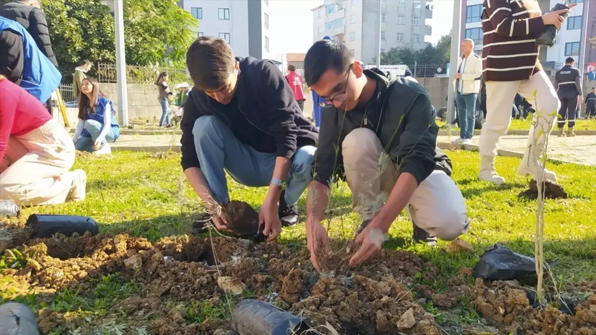 Düzce ve Sakarya\'da Cumhuriyet\'in 101. yılı dolayısıyla fidan dikildi