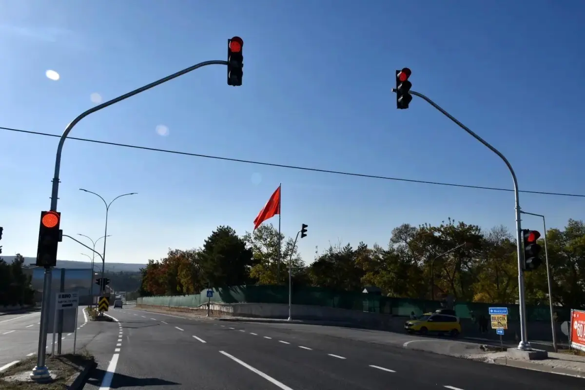 Söğüt\'teki Askeriye Kavşağında Yol Yapım Çalışmaları Tamamlandı