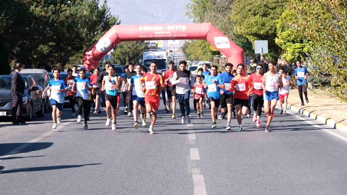 Cumhuriyet Koşusu Erzincan\'da Yapıldı