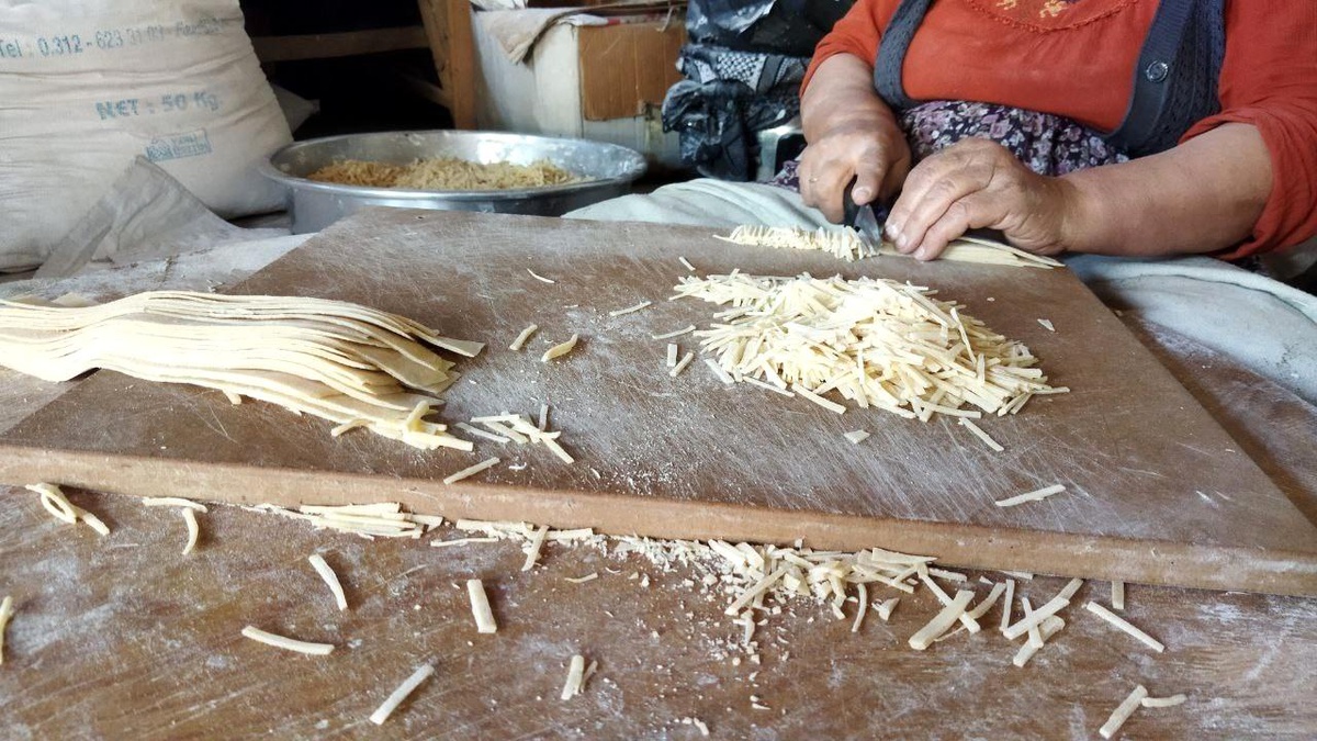 Erzincan\'da Kış İçil Erişte Hazırlığı
