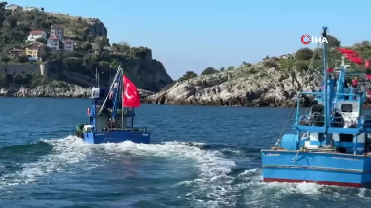 Karadeniz\'de 29 Ekim Coşkusu: Amasra\'da Tekne Turu Düzenlendi