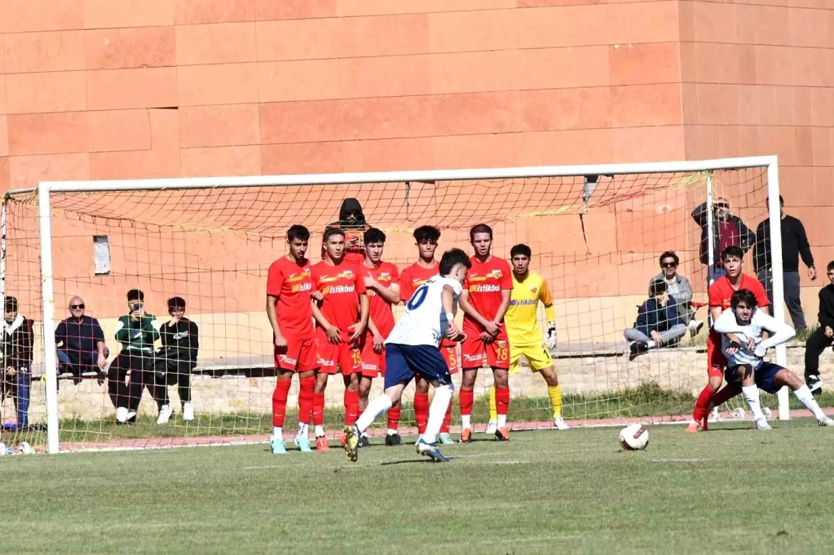 Fenerbahçe U19, Kayserispor\'u 1-0 Yenerek Galip Geldi