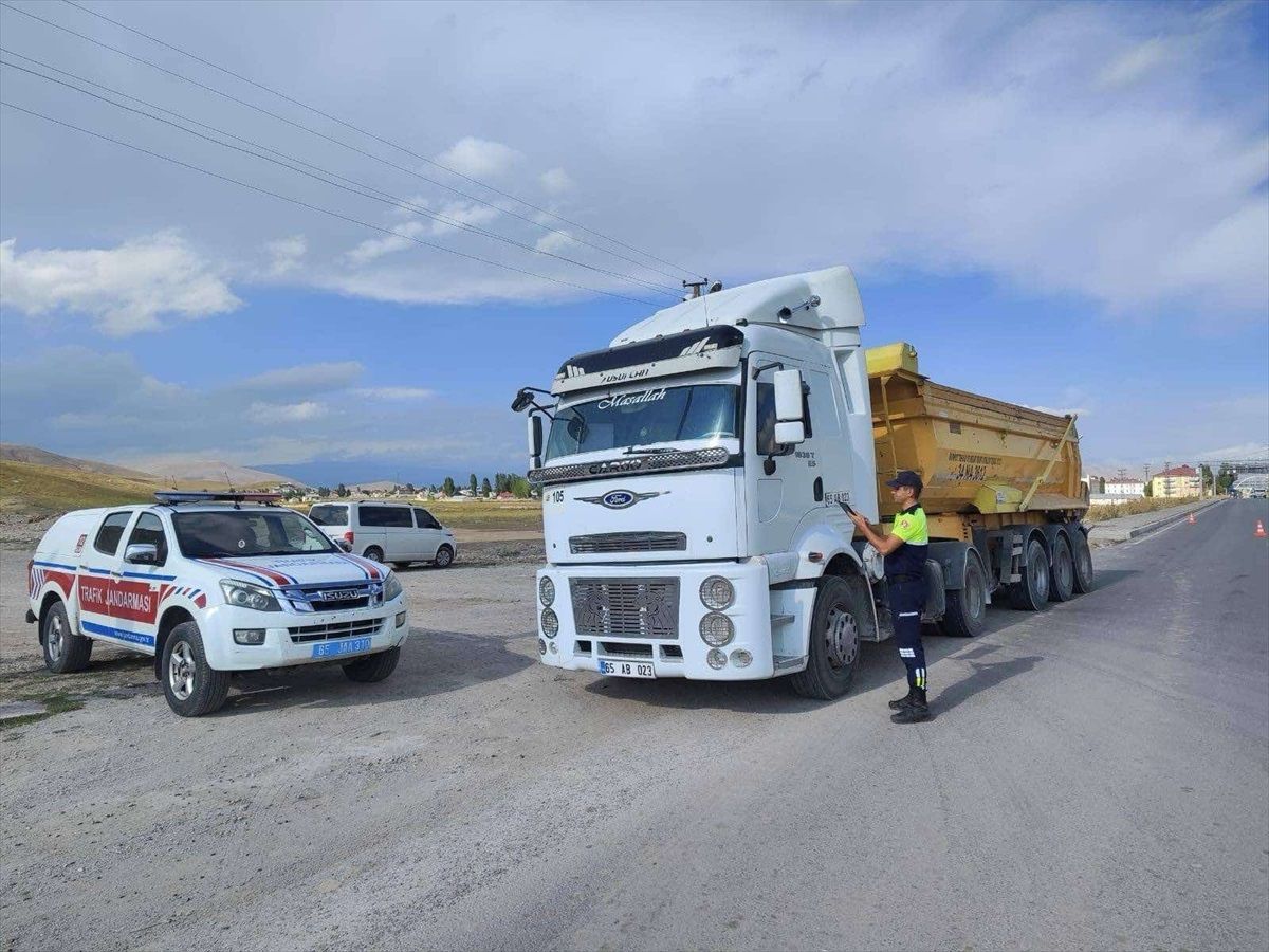 Van\'da Trafik Denetimi: 164 Araç Men Edildi