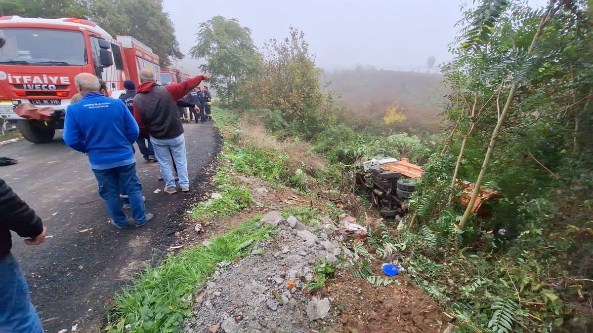 Kocaeli\'de Hafriyat Kamyonu Devrildi