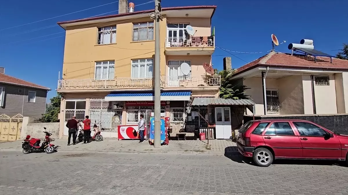 Balkondan Düşen Bebek Hastaneye Kaldırıldı