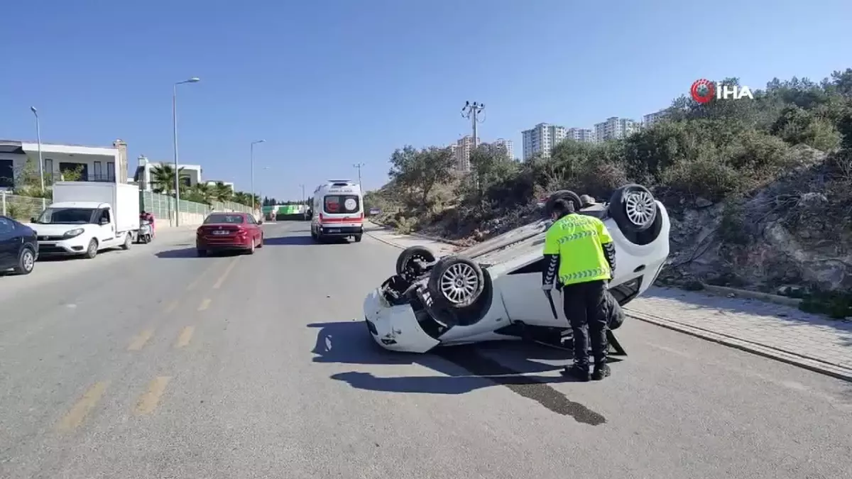 Kuşadası\'nda Takla Atan Araçta Sürücü Yaralandı