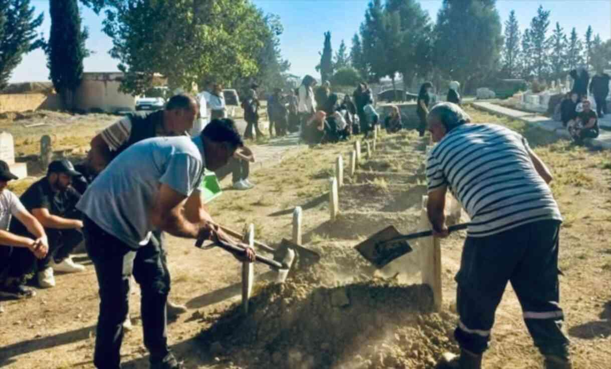 Mamada alkol skandalı! 20 günlük Mihrimah bebeğin cenazesinden yürek yakan görüntü