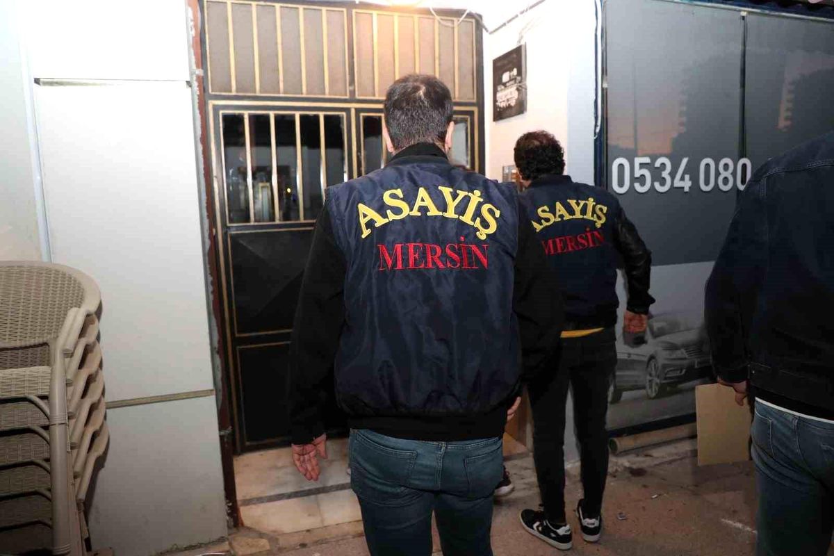 Mersin\'de Eş Zamanlı Operasyonda 97 Şahıs Yakalandı