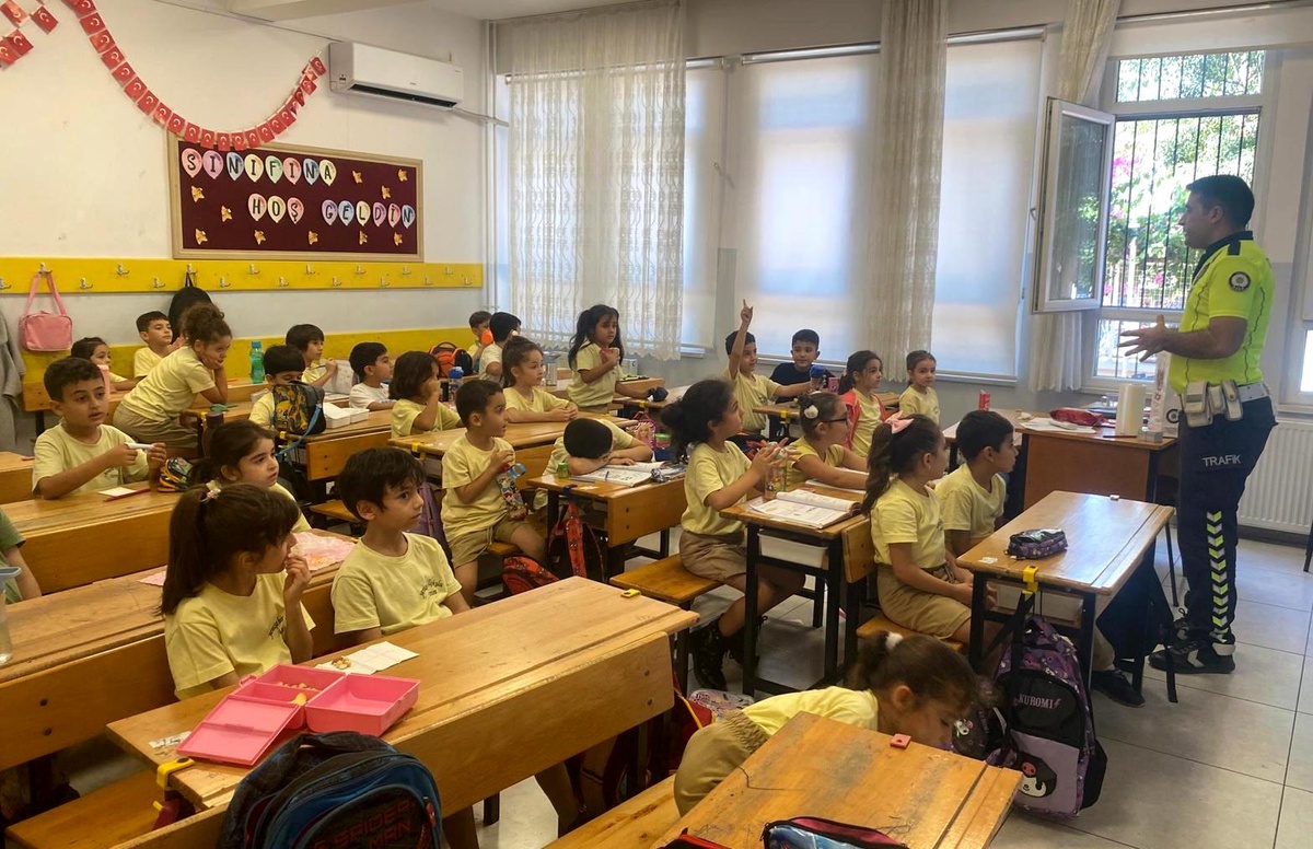 Mersin Emniyet Müdürlüğü\'nden Çocuklara Trafik Güvenliği Eğitimi