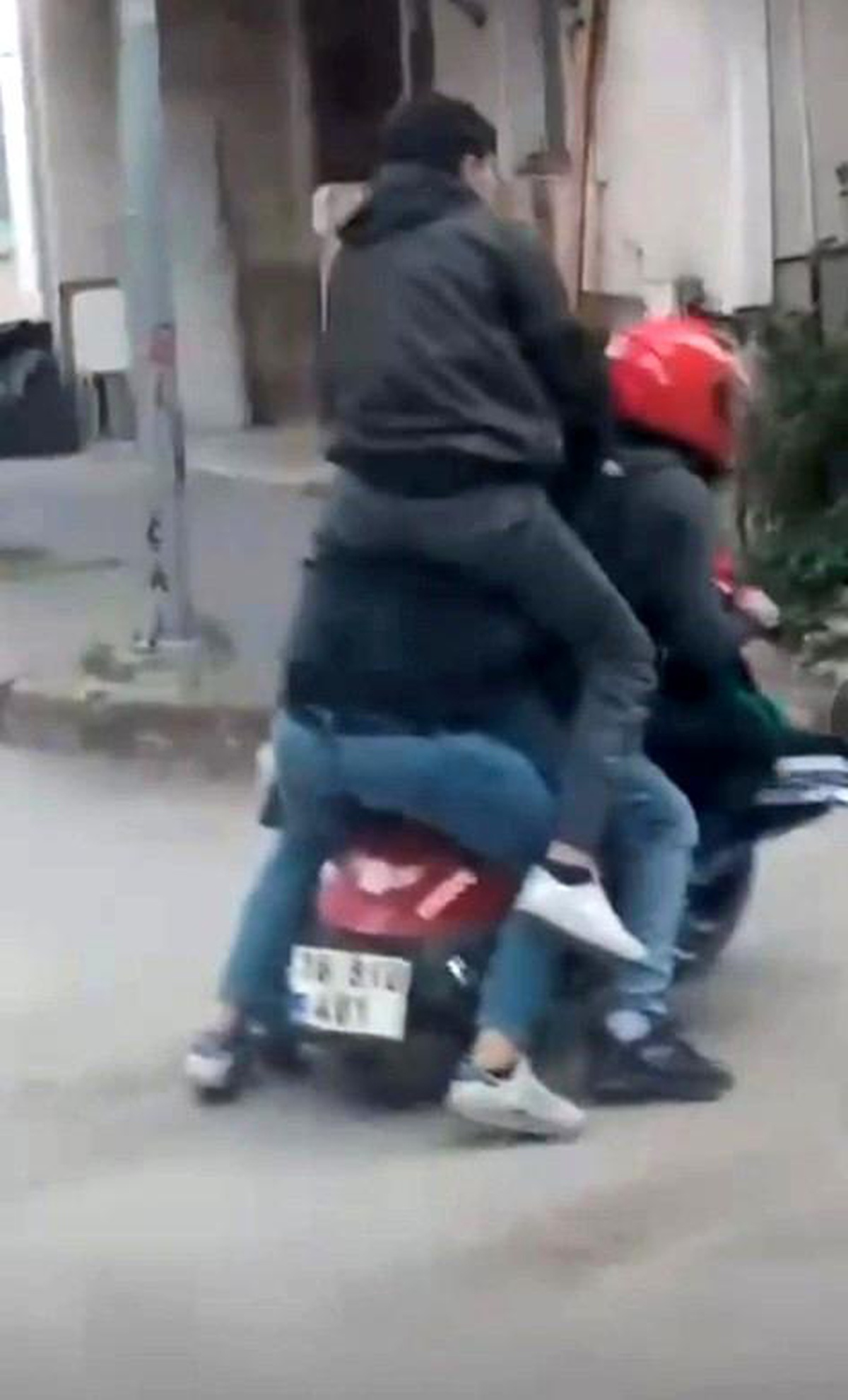 İnegöl\'de Kasksız Motosiklet Sürücüsüne Ceza