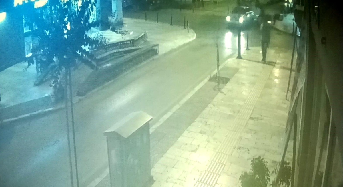 Manavgat\'ta Trafik Kazası: Motosiklet Sürücüsü Kaskla Kurtuldu