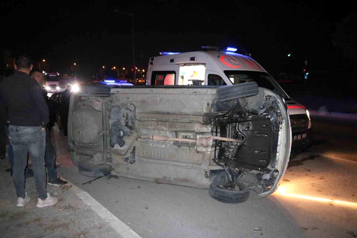 Afyonkarahisar\'da Otomobil Takla Attı: 5 Yaralı