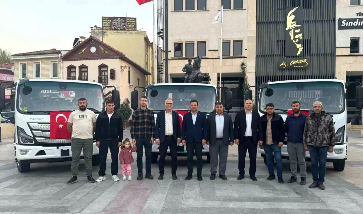 Sındırgı Belediyesi\'nden Yeni Çöp Kamyonları ve Binek Araçlar