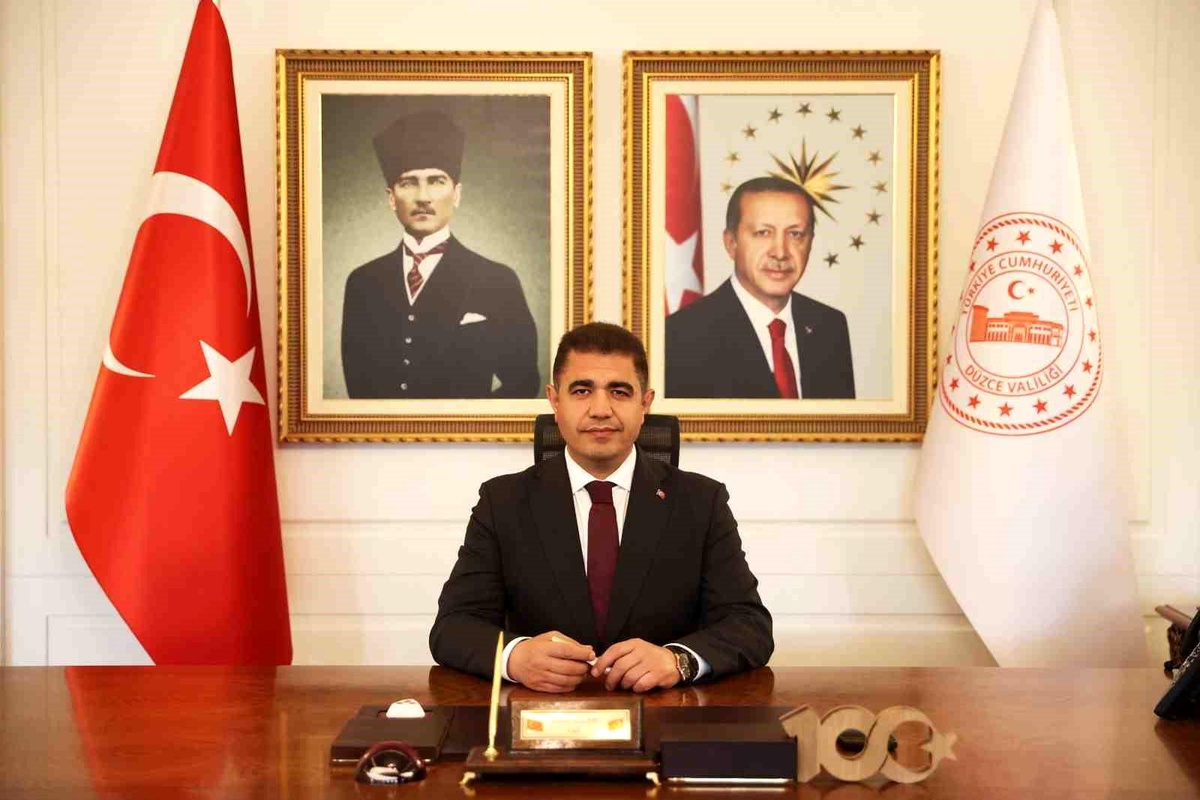 Vali Aslan, "Cumhuriyet, aziz milletimizin damarlarındaki özgürlük tutkusudur"