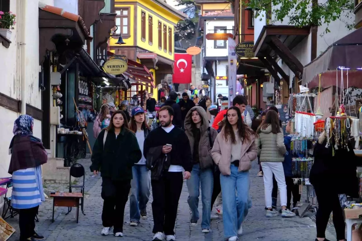 Eskişehir\'in Odunpazarı Semti, Yerli Turistlerin İlgi Odağı Oluyor