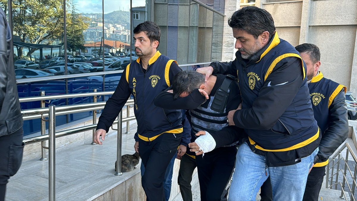 Zonguldak\'ta Bıçaklama Cinayeti: Şüpheli Adliyeye Sevk Edildi
