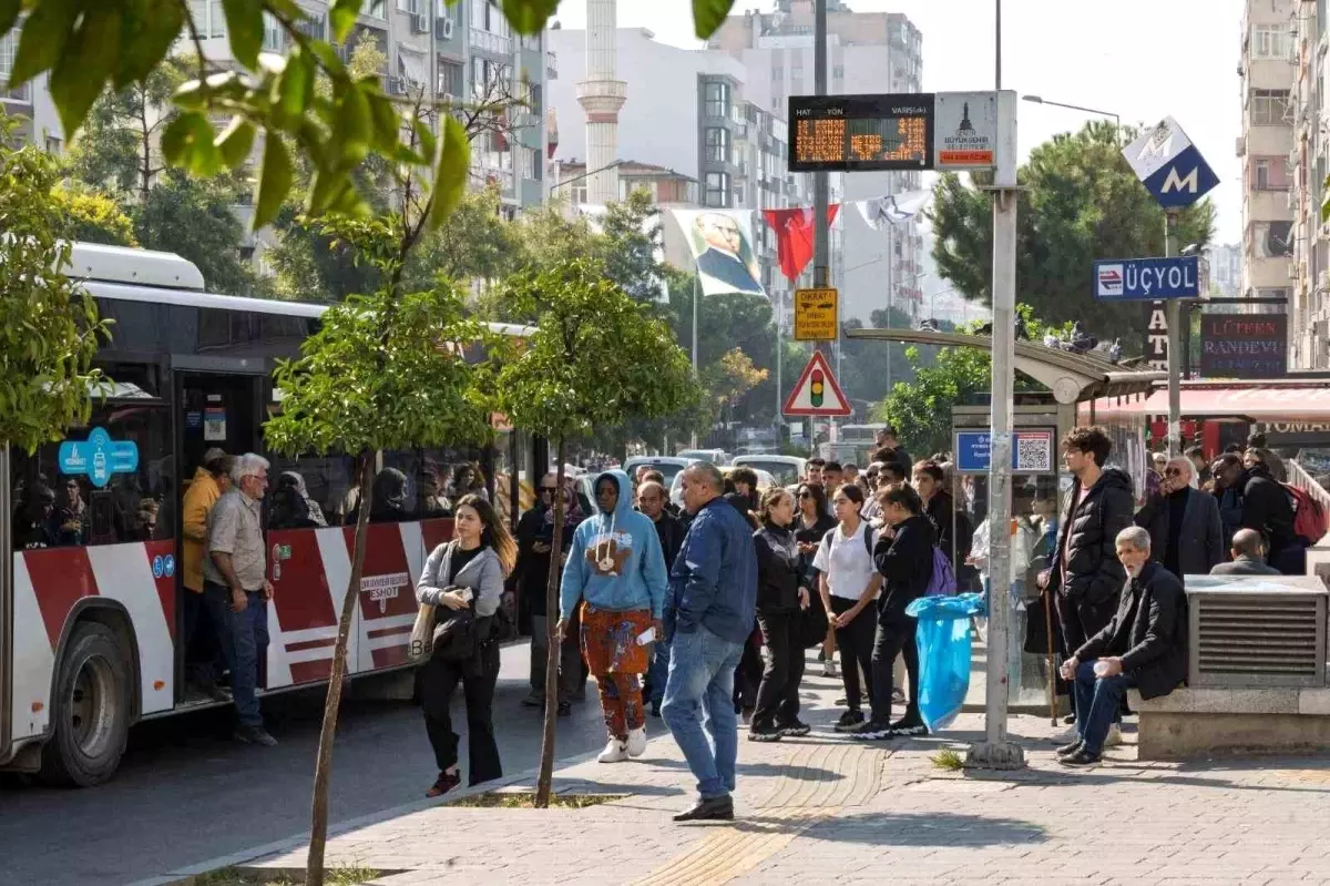 İzmir\'de Akıllı Durağın İlk Uygulamaları Devreye Alındı