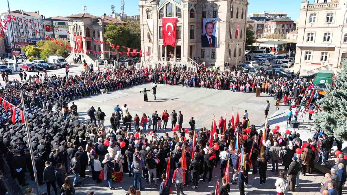 Aksaray\'da 29 Ekim Cumhuriyet Bayramı Coşkuyla Kutlandı