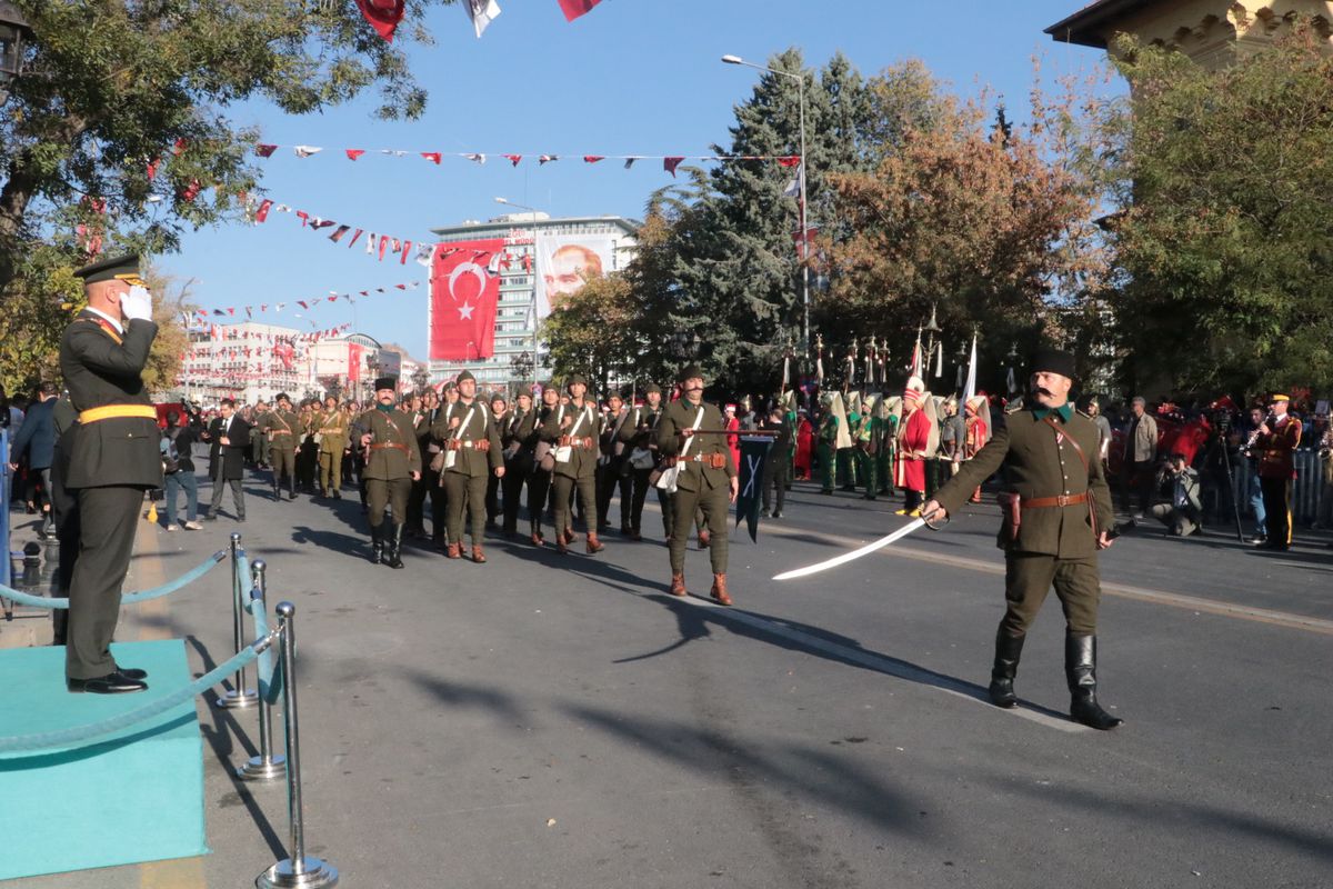 Ankara\'da Cumhuriyet Bayramı Kutlamaları Kortej Yürüyüşüyle Coşkuyla Gerçekleşti