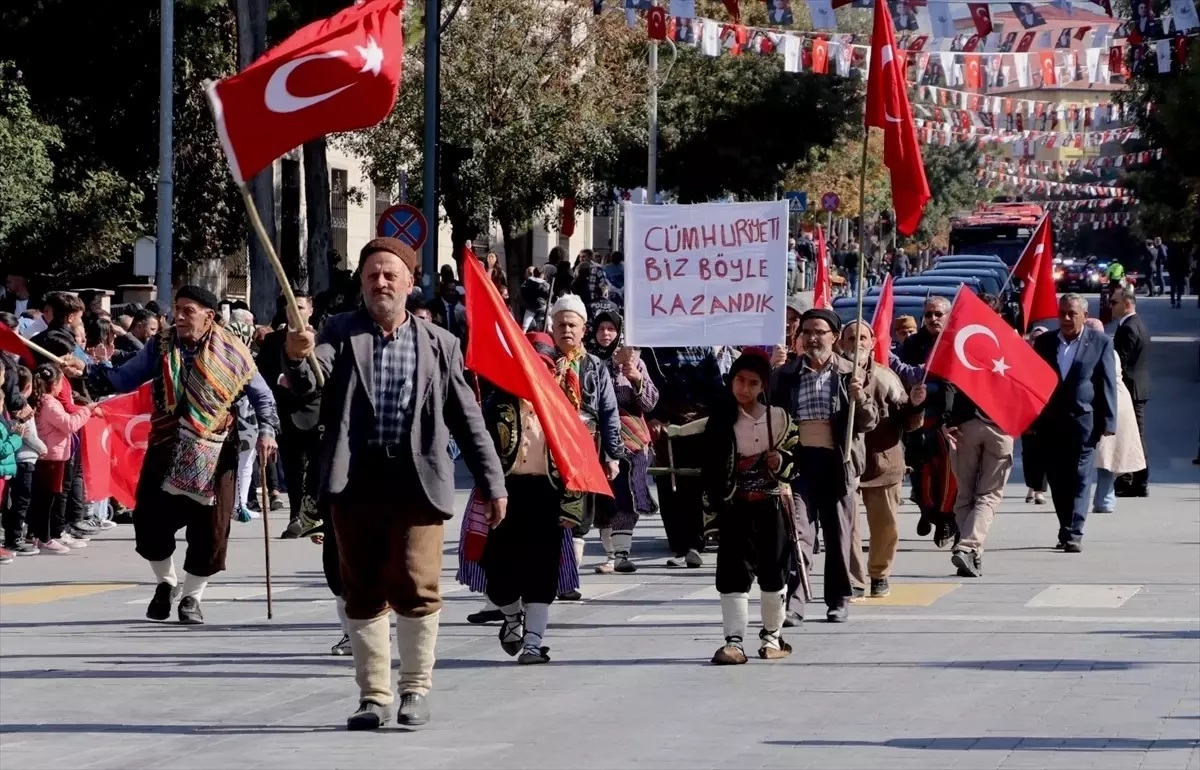 Antalya ve çevre illerde 29 Ekim Cumhuriyet Bayramı kutlandı